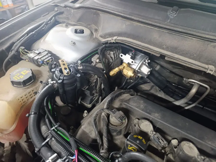 Встановлення ГБО на FORD FUSION/ПІД КАПОТОМ